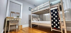 3 bedrooms, desk, free WiFi, bed sheets