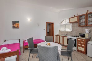 1 bedroom, iron/ironing board, free WiFi, bed sheets