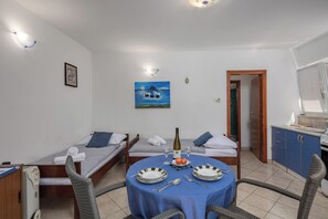 1 chambre, fer et planche à repasser, Wi-Fi gratuit, draps fournis