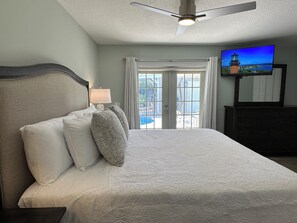3 bedrooms, desk, iron/ironing board, travel crib