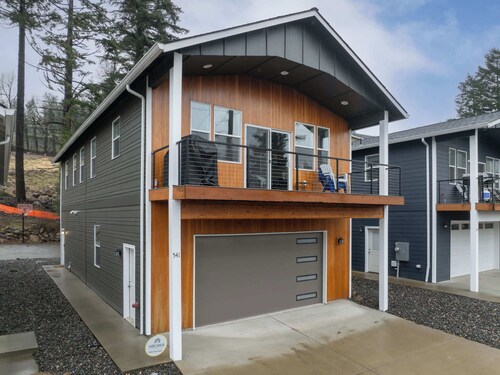 Modern 3BR/2.5BA | Cascade Views | Trails