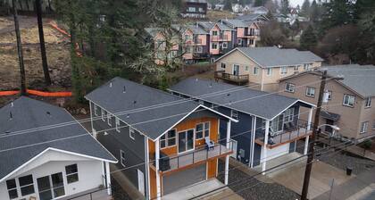 Columbia Gorge Getaway - Walk to River & Trails