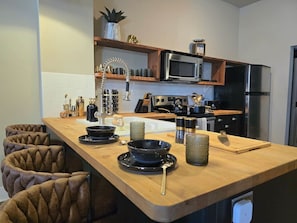 Kühlschrank, Mikrowelle, Ofen, Herdplatte