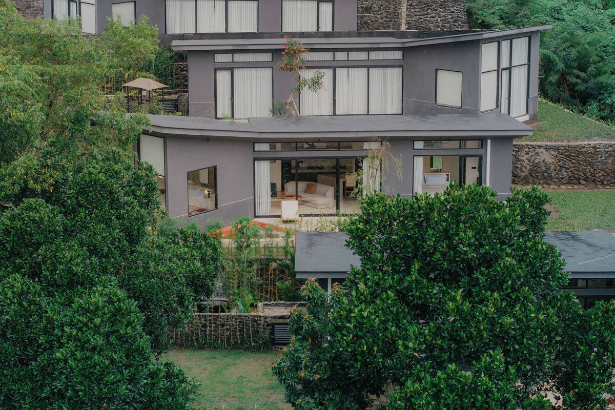 Two Bedroom Alas Pool Villas | Roupas de cama premium, cofres nos quartos, escrivaninha