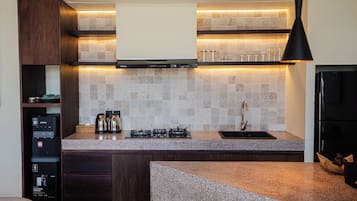 Two Bedroom Alas Pool Villas | 私人廚房 | 雪櫃、爐具、洗碗機、電熱水壺