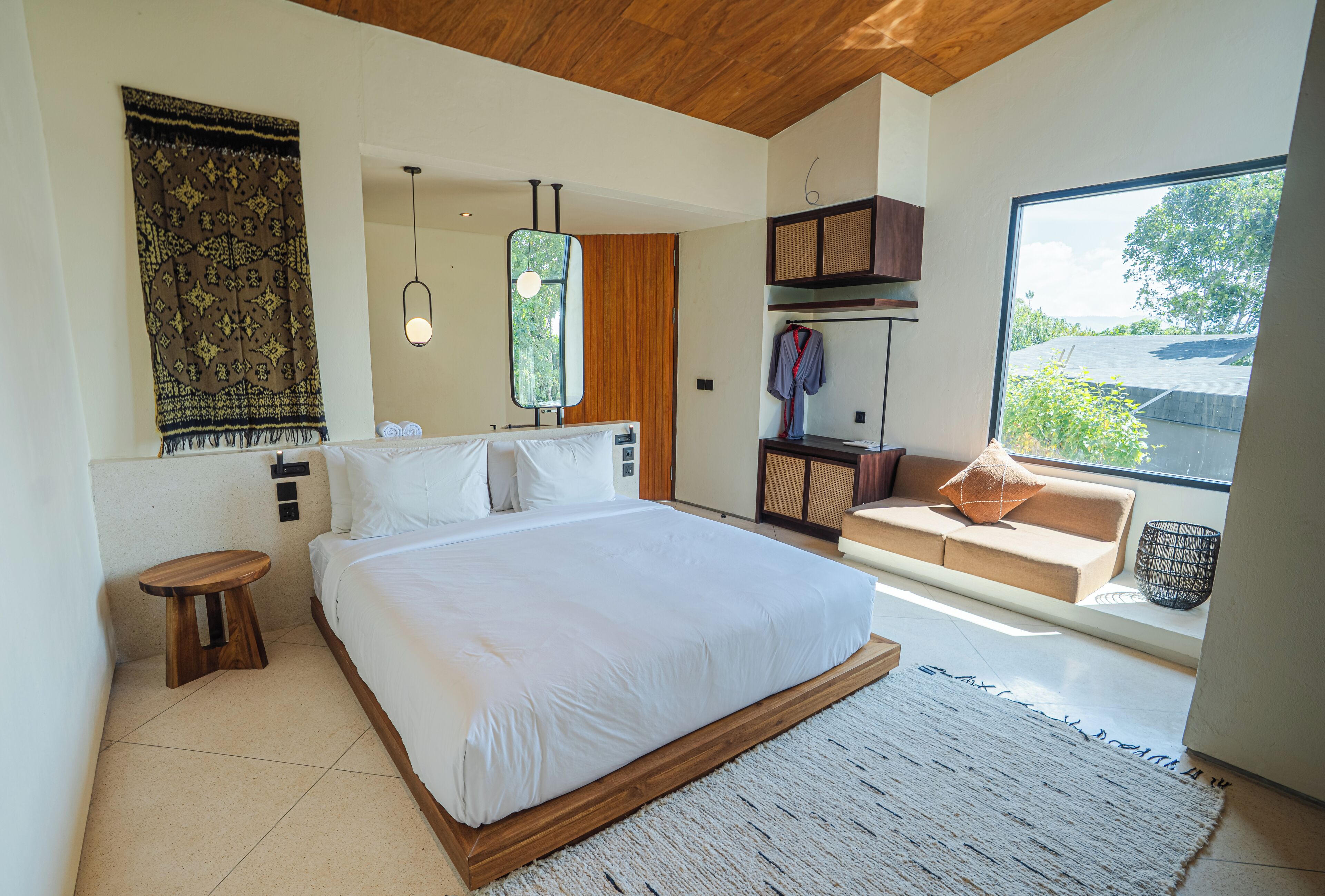 Two Bedroom Premium Heated Pool Villa | Peralatan tempat tidur premium, peti besi dalam bilik, meja 