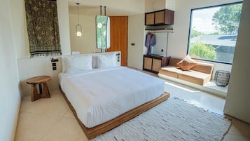 Two Bedroom Premium Heated Pool Villa | Peralatan tempat tidur premium, peti besi dalam bilik, meja