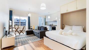 1 slaapkamer, een strijkplank/strijkijzer, internet, beddengoed