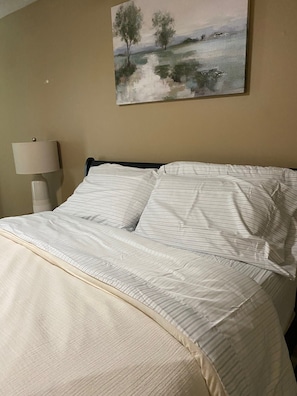 Iron/ironing board, WiFi, bed sheets