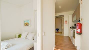 2 bedrooms, iron/ironing board, internet, bed sheets