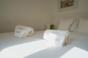 2 chambres, fer et planche à repasser, accès Internet, draps fournis