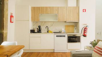 Réfrigérateur, micro-ondes, four, lave-vaisselle