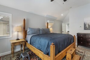 4 bedrooms, internet, bed sheets