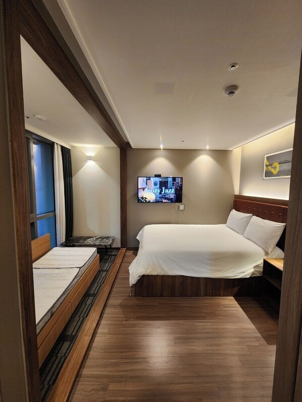 WiFi, bed sheets