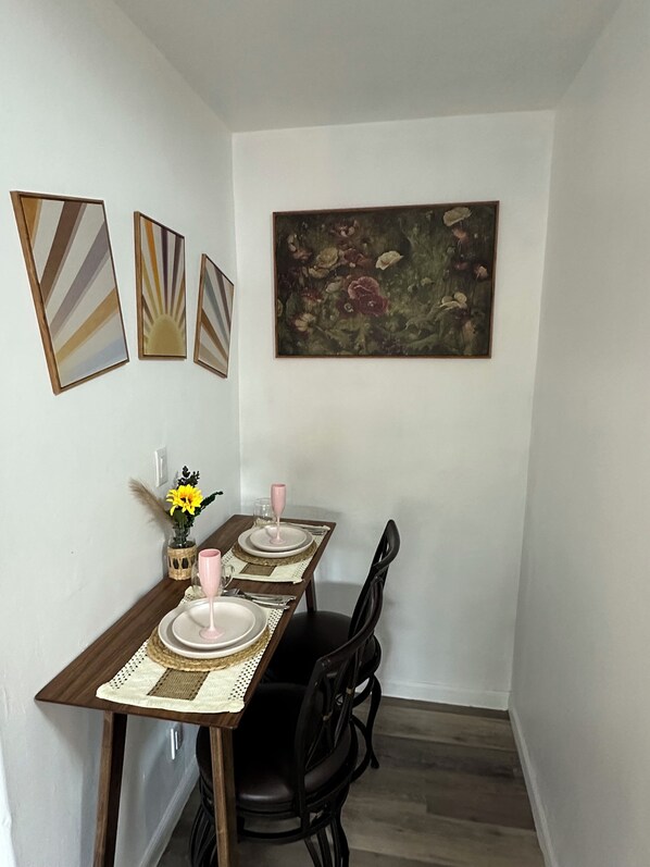 Dining - San Gabriel 1BR Private Entry Quiet Stay Free Wi-Fi (San Gabriel)