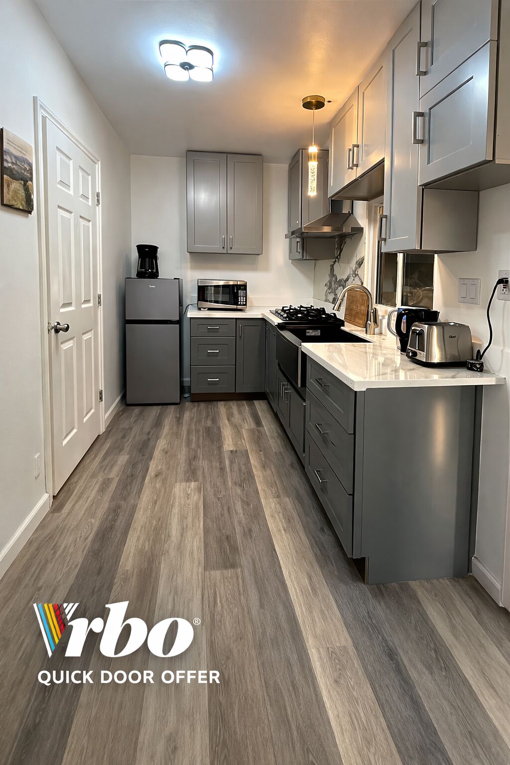 Frigorífico, microondas, cafetera o tetera y hervidor eléctrico