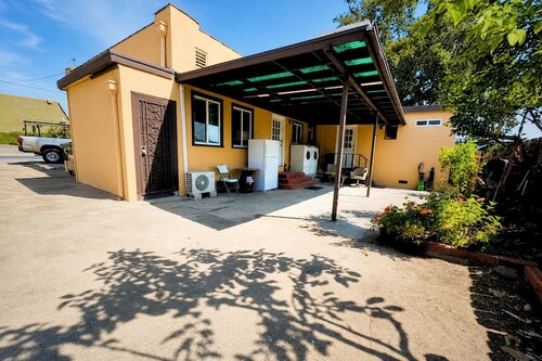 Private 1BR Retreat · Parking · Near Arcadia