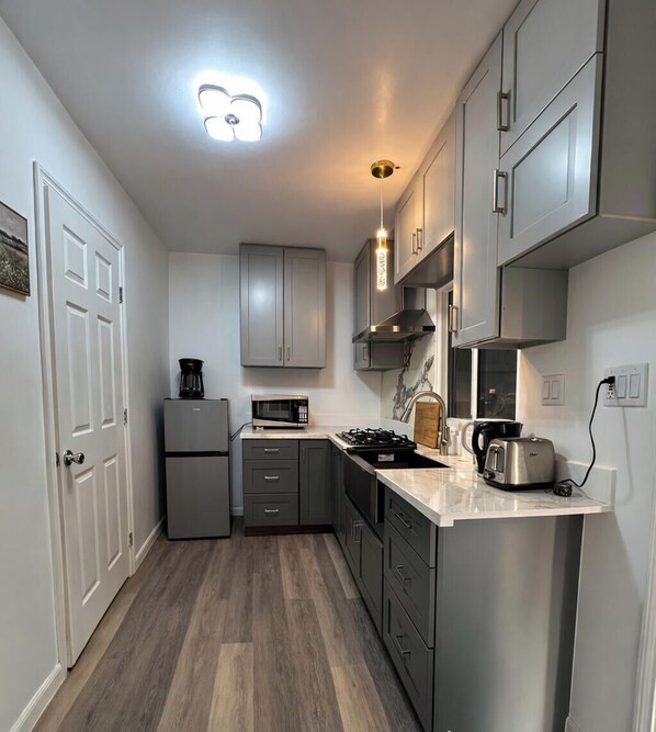 Fridge, microwave, coffee/tea maker, electric kettle - San Gabriel 1BR Private Entry Quiet Stay Free Wi-Fi (San Gabriel)