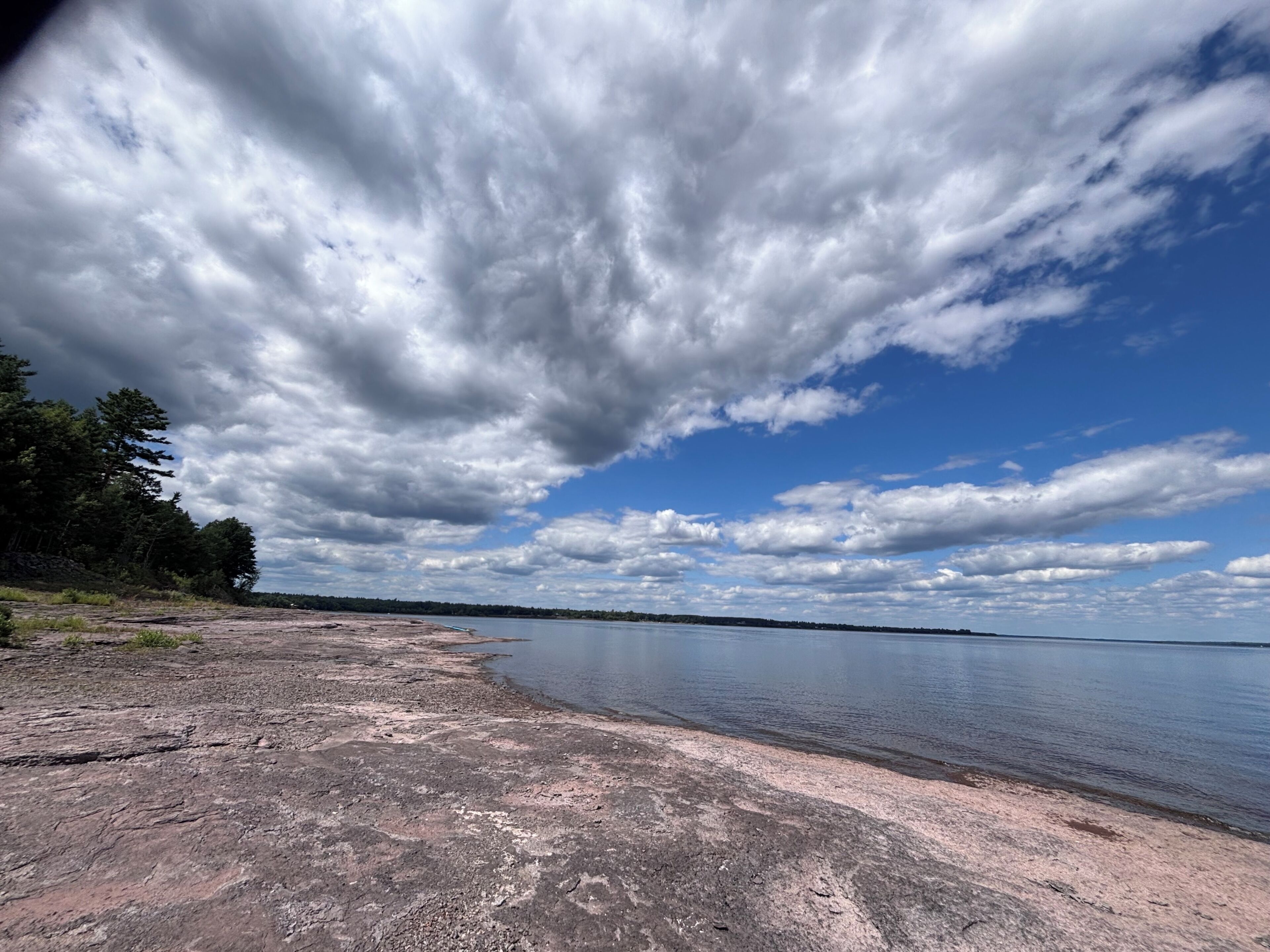 På stranden, liggestole, badehåndklæder