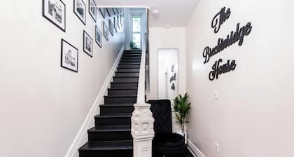 2-bedroom house in amazing Louisville with 2 King beds and 2 pull out queens