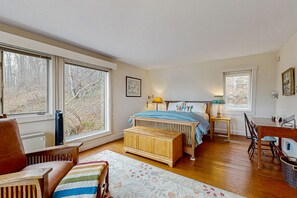 3 bedrooms, iron/ironing board, Internet, bed sheets