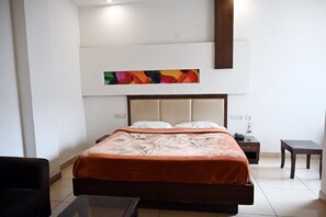 Deluxe Double Room | Egyptian cotton sheets, premium bedding, memory foam beds, in-room safe