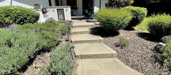 Charming 3-bedroom summer house in Cameron Park with pool