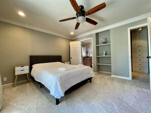 3 bedrooms, desk, iron/ironing board, free WiFi