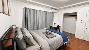 Escritorio, wifi gratis y ropa de cama