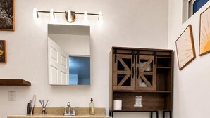 Unclassified image, 2 of 12, button - Budget-Friendly Apartment Near The Temple City (San Gabriel)