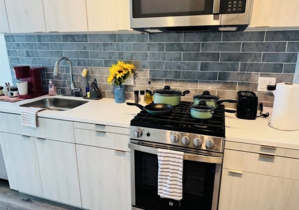 Fridge, microwave, oven, stovetop