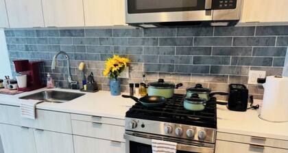 Cozy Hollywood Studio Retreat l Free Parking l Pool l Wi-Fi