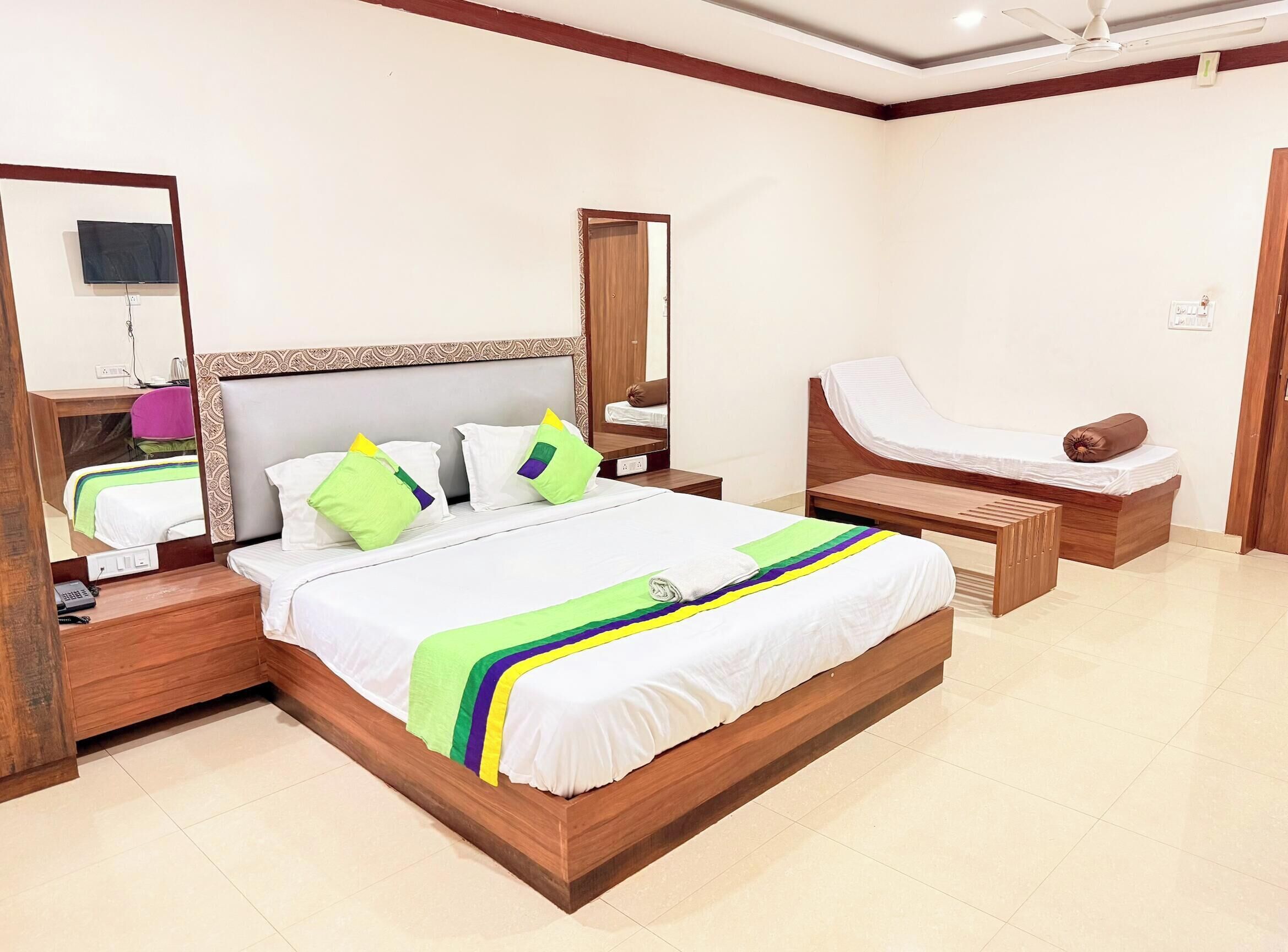 Deluxe Double Room | Free WiFi
