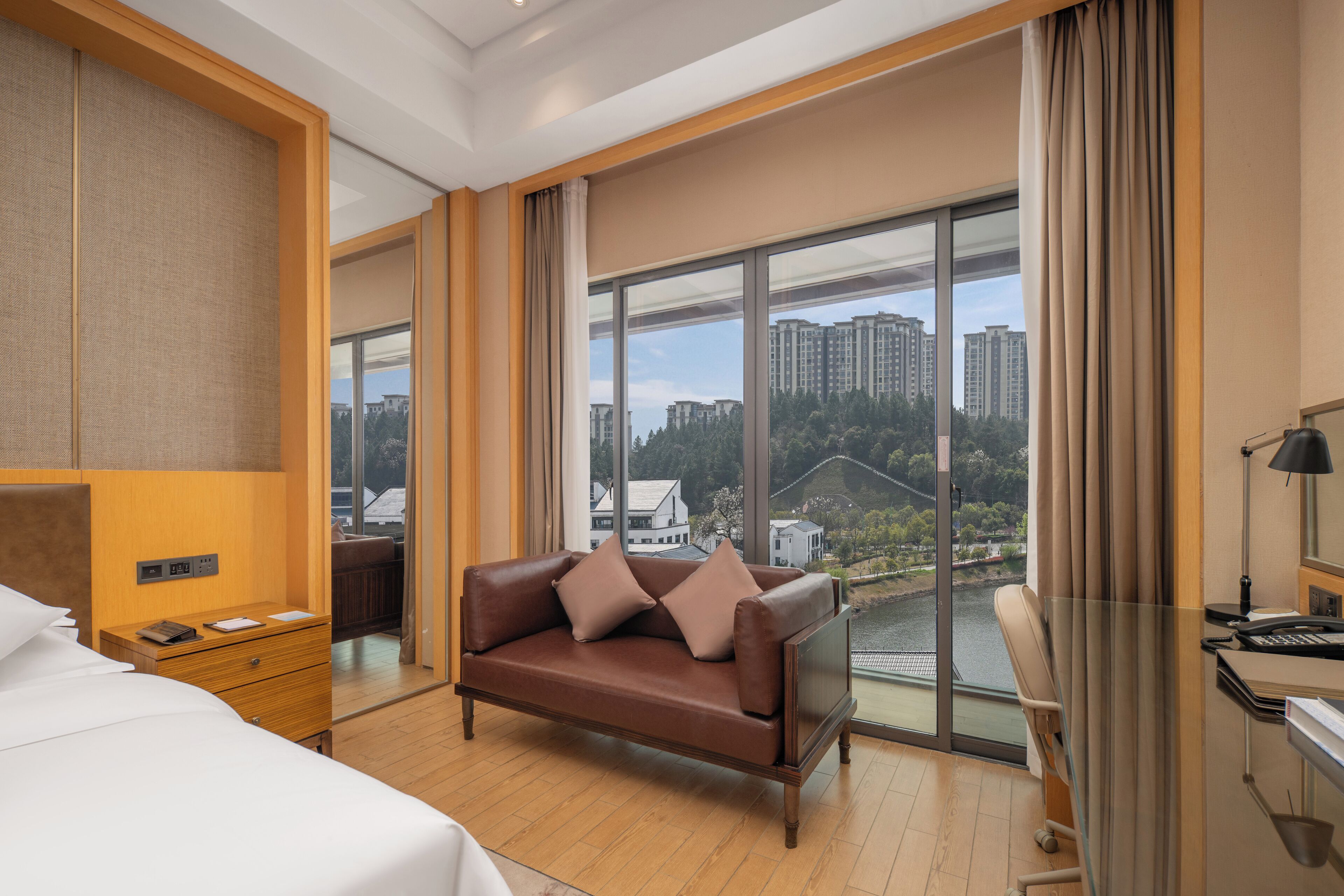 Luxury Suite | Premium bedding, minibar, in-room safe, desk