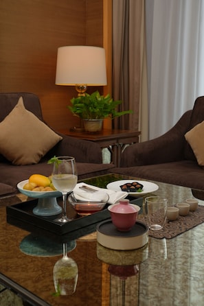 Premium bedding, minibar, in-room safe, desk