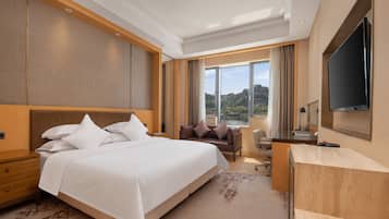 Premium bedding, minibar, in-room safe, desk