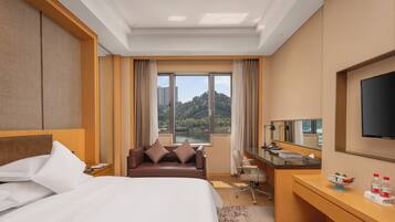 Habitación doble Premier, balcón, vista al jardín | Ropa de cama de alta calidad y minibar