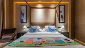 Family Suite | Premium bedding, minibar, in-room safe, desk