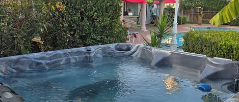 Bain à remous extérieur