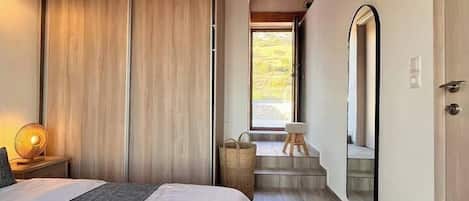 3 bedrooms, iron/ironing board, travel crib, WiFi