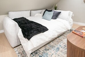 Iron/ironing board, WiFi, bed sheets
