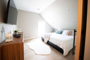 Iron/ironing board, WiFi, bed sheets - Stay Above The Village Pantry - Suite 2 (Spencerville)