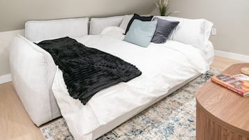 Iron/ironing board, WiFi, bed sheets