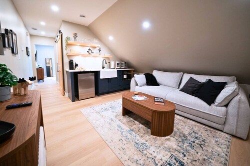 Stay Above The Village Pantry - Suite 2