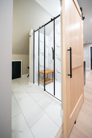 Interior. Stay Above The Village Pantry - Suite 2
