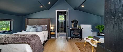 2 bedrooms, desk, free WiFi, bed sheets