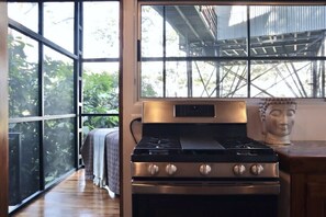 1 bedroom, WiFi, bed sheets - The Emerald Haven Retreat‑style 1BR in Puntarenas – AC + Jungle Views (Playón)