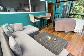 1 bedroom, WiFi, bed sheets - The Emerald Haven Retreat‑style 1BR in Puntarenas – AC + Jungle Views (Playón)