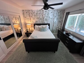 4 bedrooms, iron/ironing board, WiFi, bed sheets