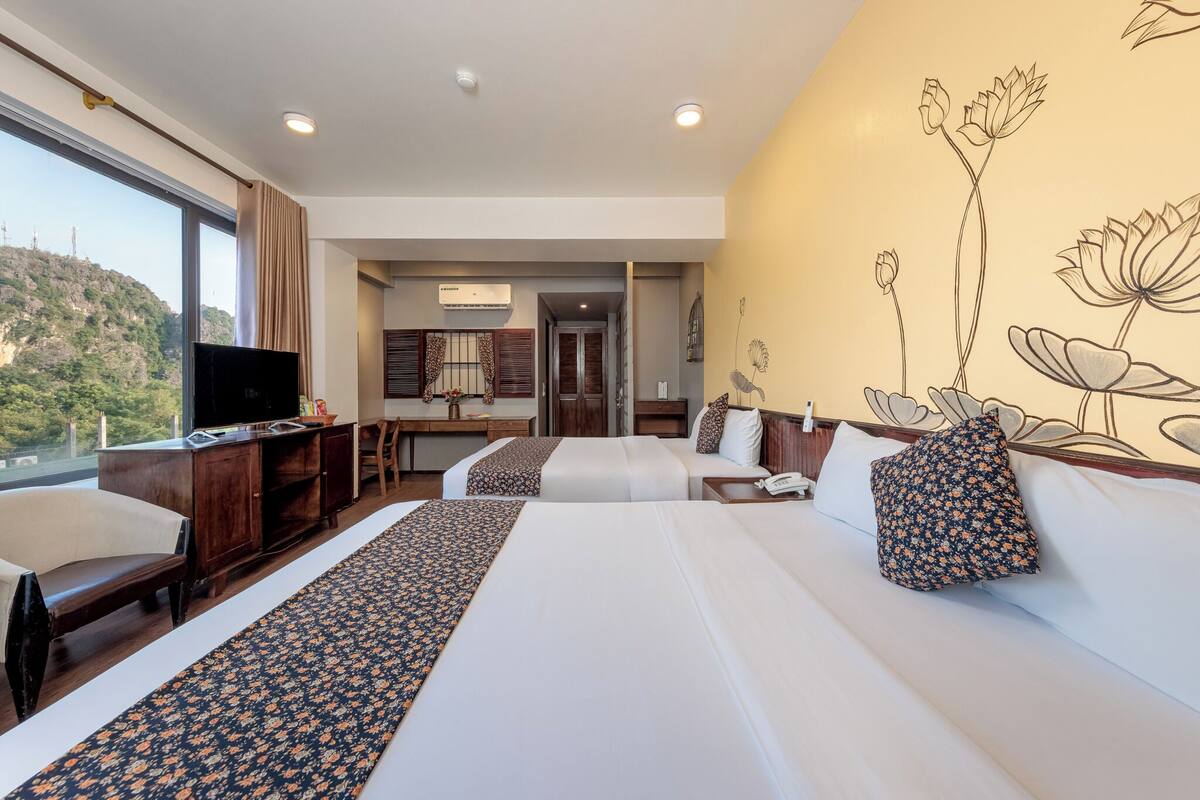 Minibar, escritorio, tabla de planchar con plancha y wifi gratis